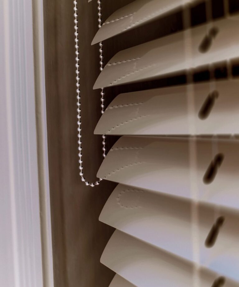 50mm aluminium venetian blinds with chain control, available from Custom Blinds South Africa for Johannesburg delivery