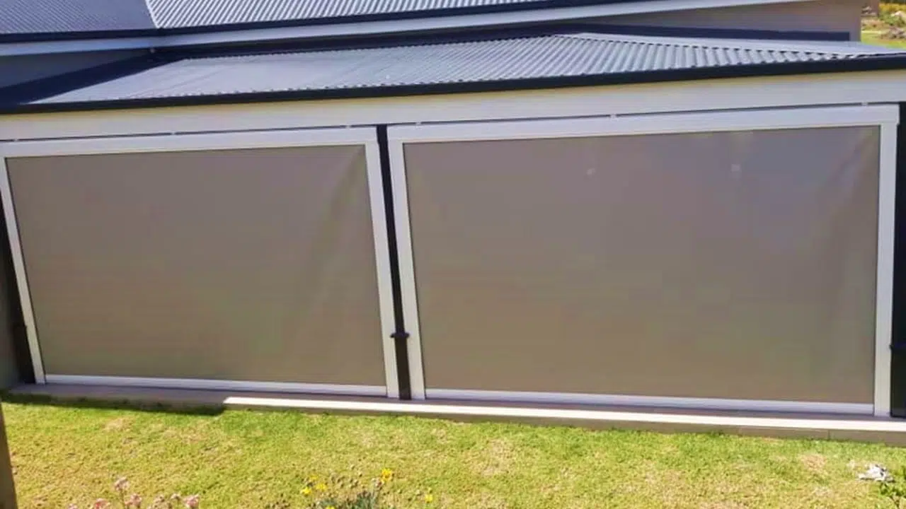  Concealed Tracked Outdoor Blinds